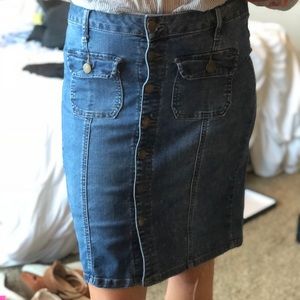Button down stretchy Denim skirt